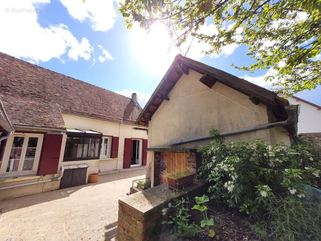 Maison à BEVILLE-LE-COMTE