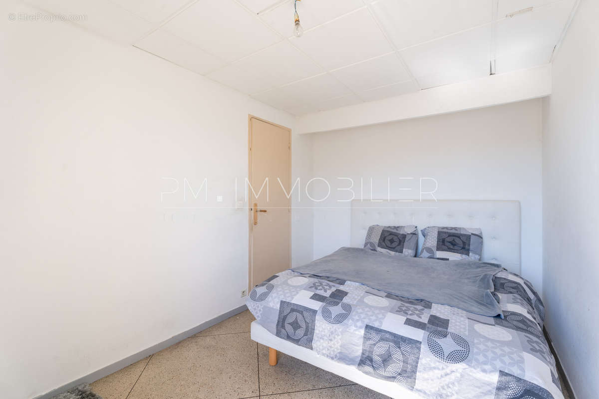 Appartement à MARSEILLE-4E