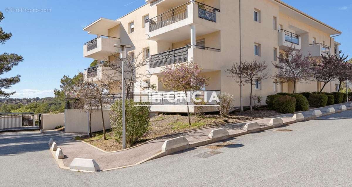 Appartement à ROQUEBRUNE-SUR-ARGENS