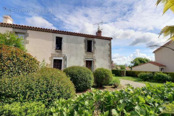 Maison à SAINT-DENIS-LA-CHEVASSE