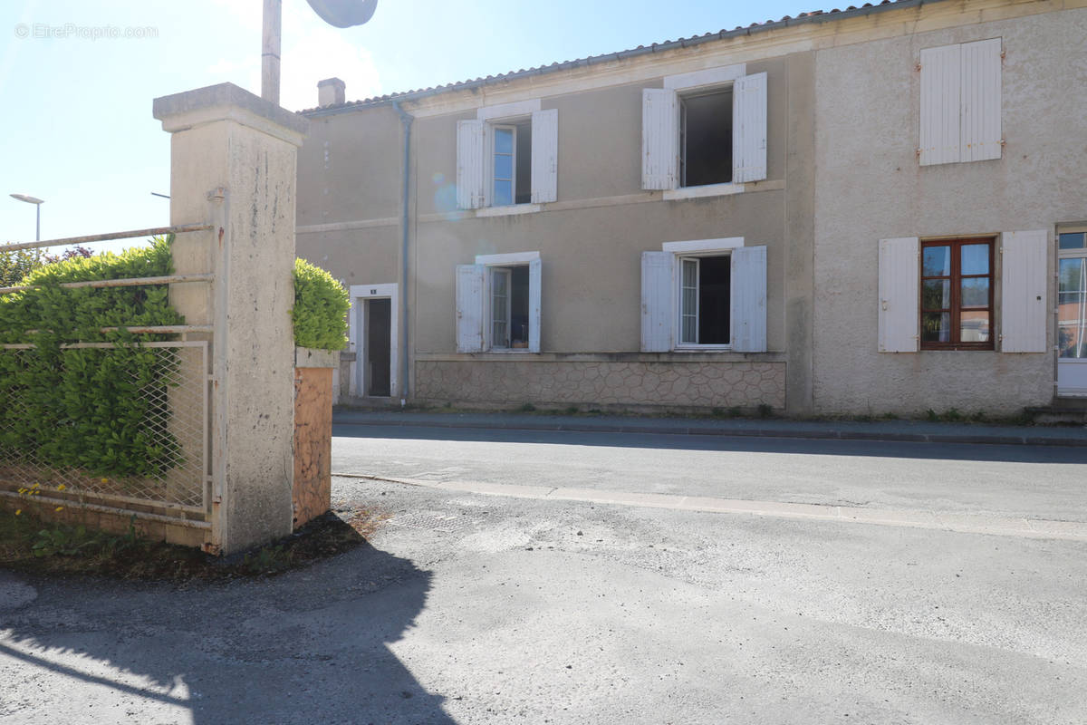 Maison à SAINT-JEAN-D&#039;ANGELY