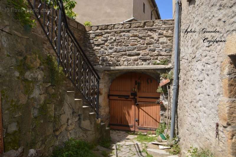 Maison à SAINT-PAUL-LE-JEUNE