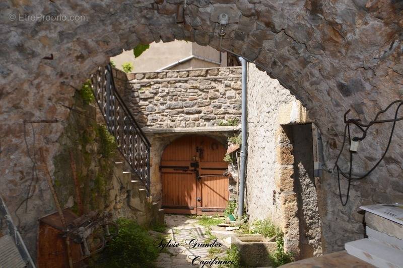 Maison à SAINT-PAUL-LE-JEUNE