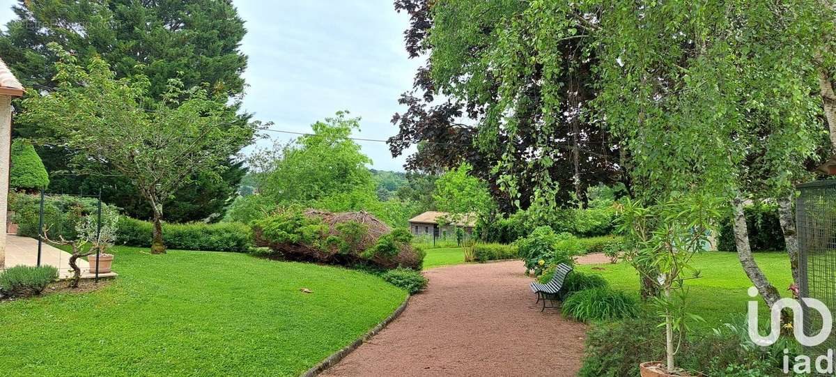 Photo 3 - Maison à SAINT-GERMAIN-DU-SALEMBRE