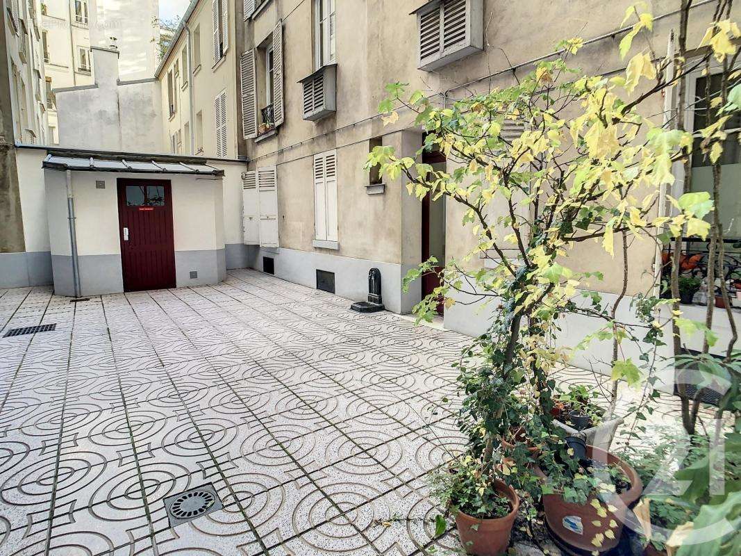 Appartement à PARIS-14E