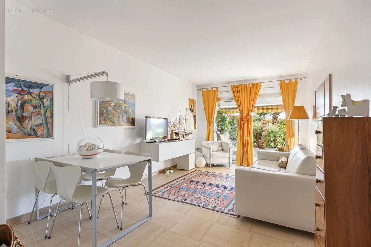 Appartement à VILLENEUVE-LOUBET