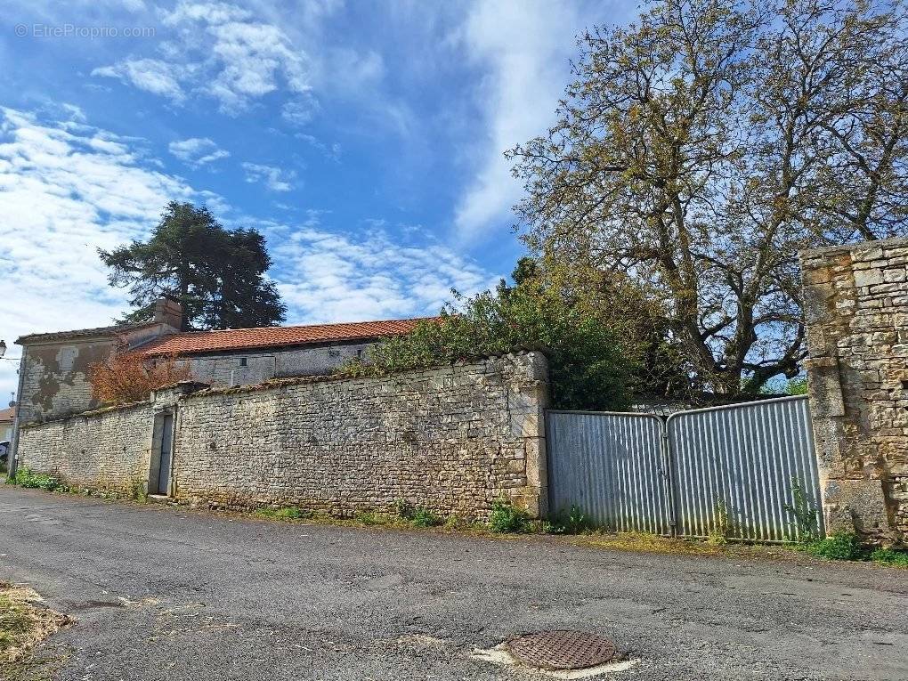 Maison à COULGENS