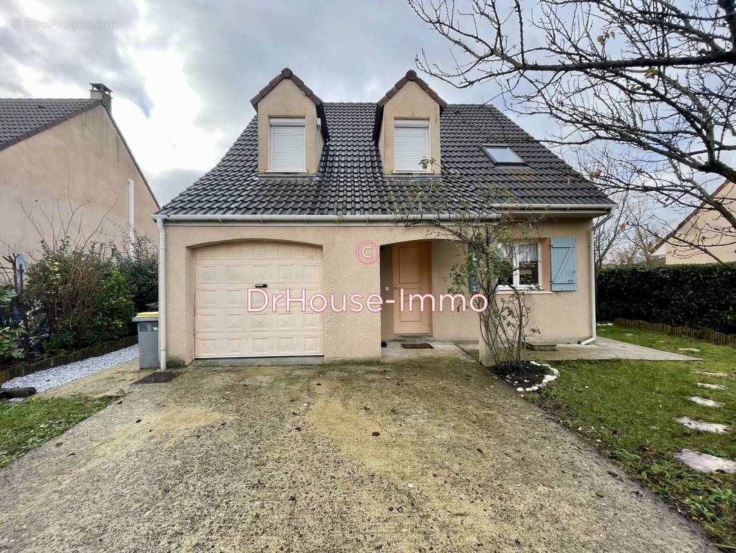 Maison à SAVIGNY-LE-TEMPLE