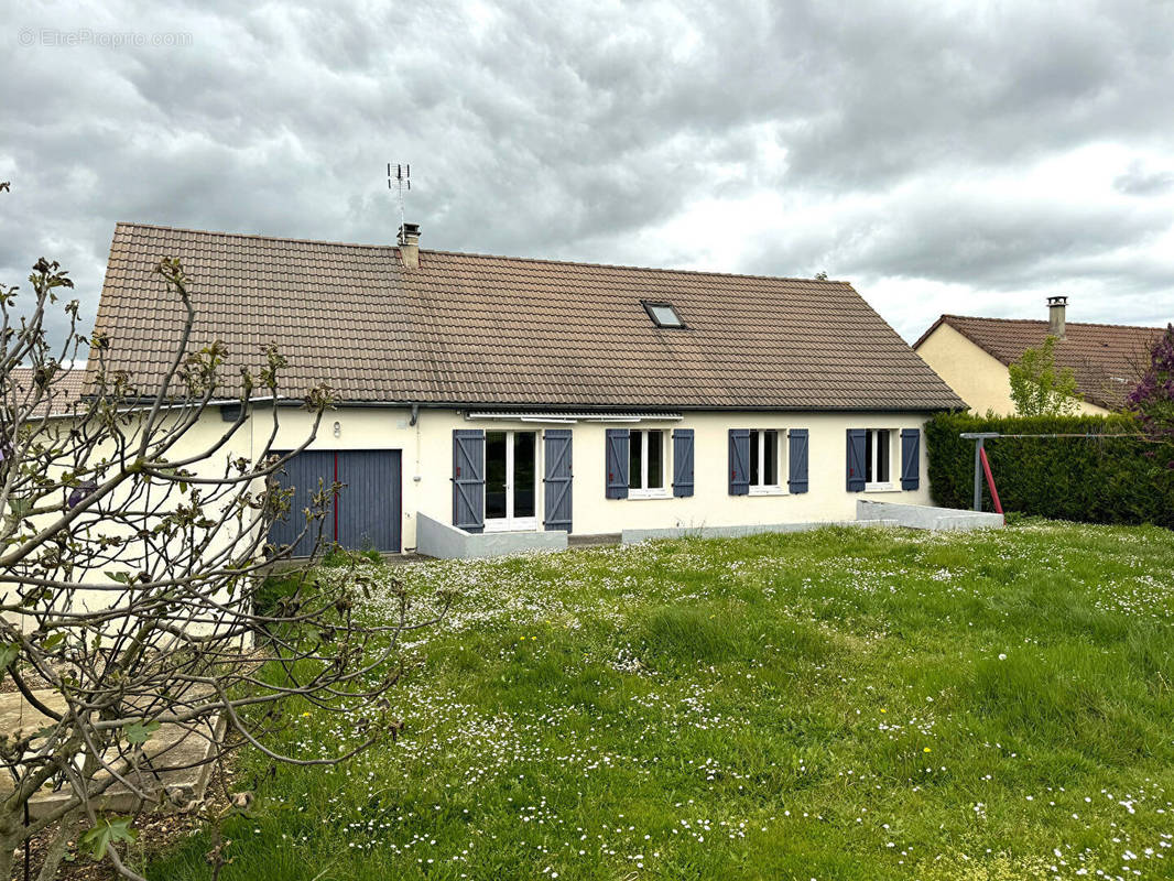 Maison à SAINT-LUBIN-DES-JONCHERETS