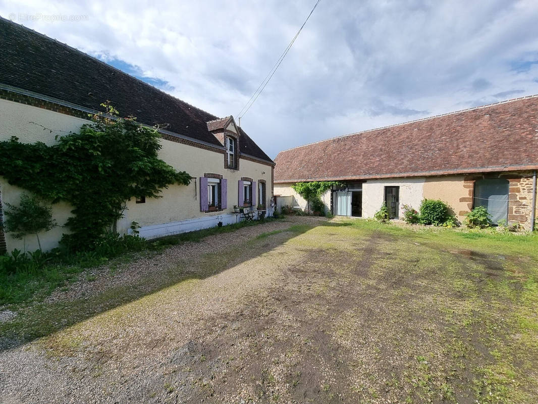 Maison à THIRON-GARDAIS