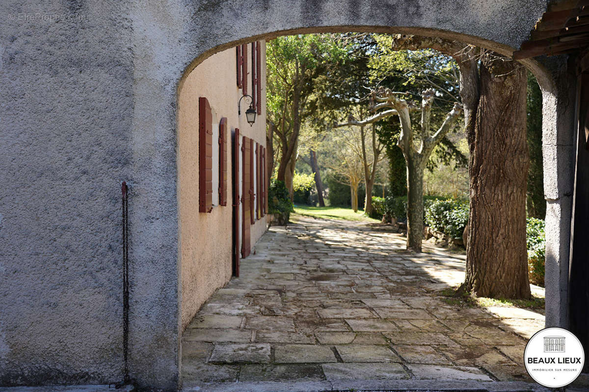 Maison à MEYREUIL