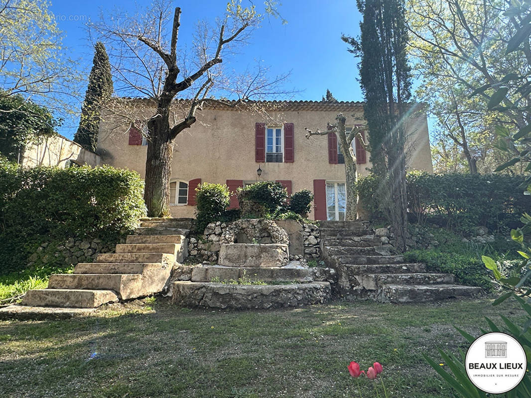 Maison à MEYREUIL