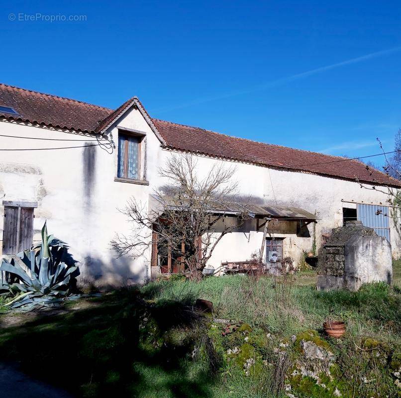 Maison à SAINT-FELIX-DE-VILLADEIX