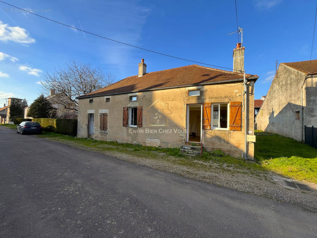 Maison à COURCELLES-FREMOY