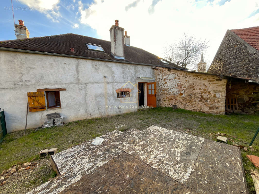 Maison à COURCELLES-FREMOY