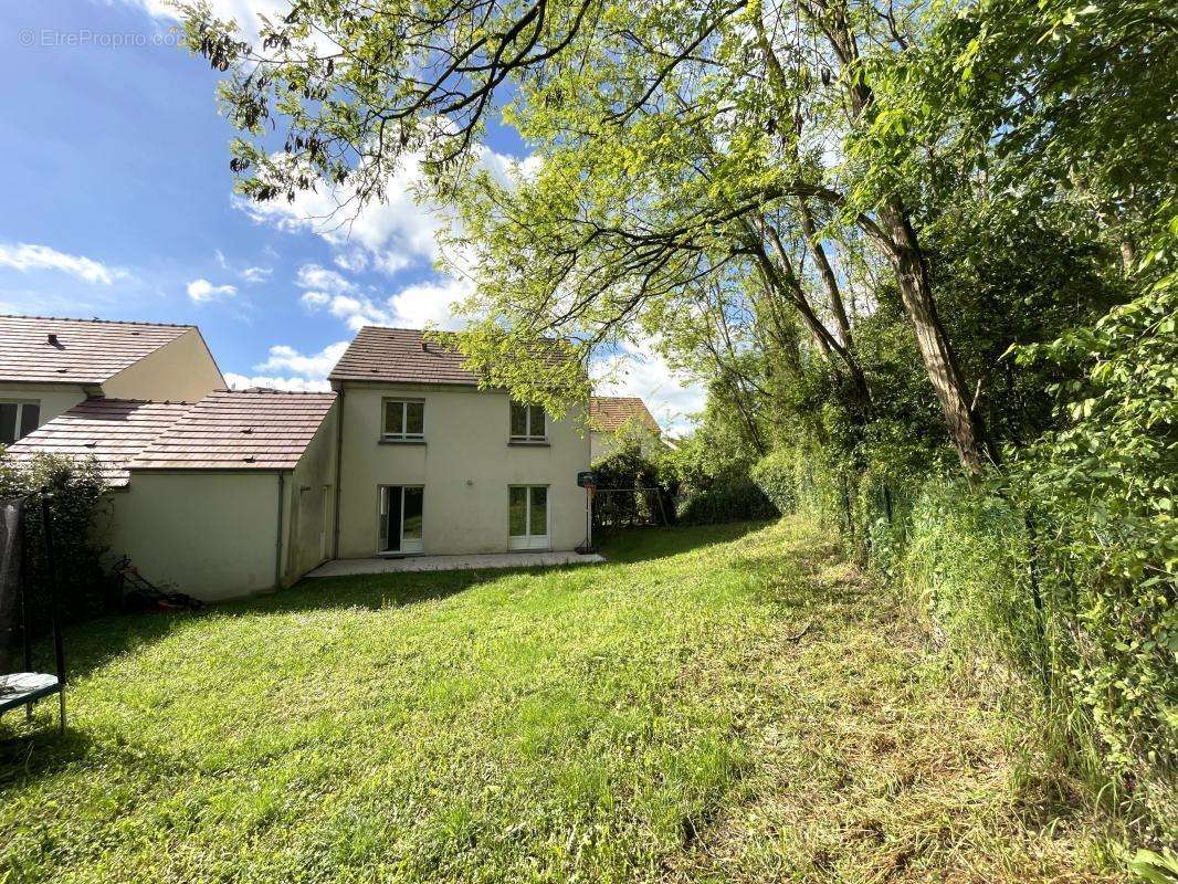 Maison à SAINT-THIBAULT-DES-VIGNES