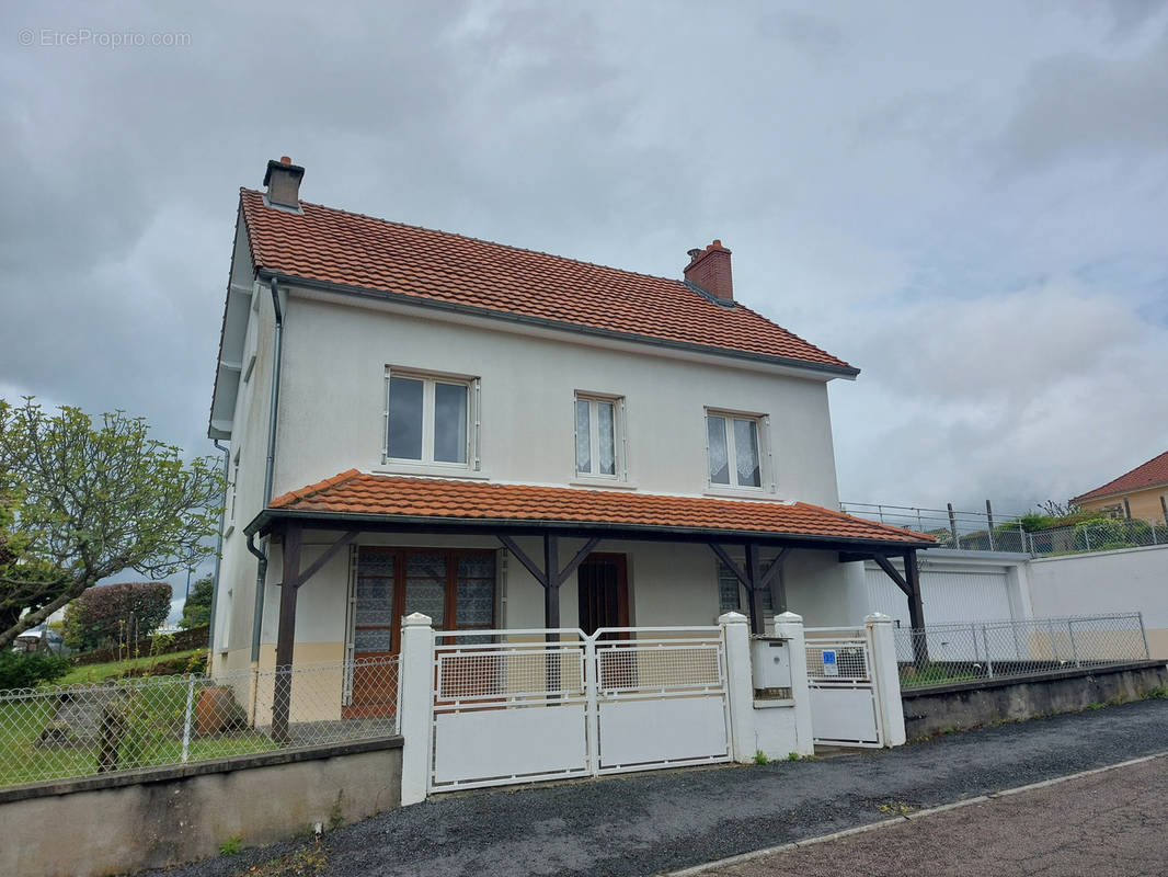 Maison à SAINT-YRIEIX-LA-PERCHE