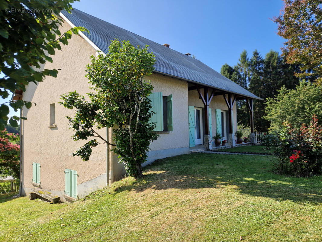 Maison à UZERCHE