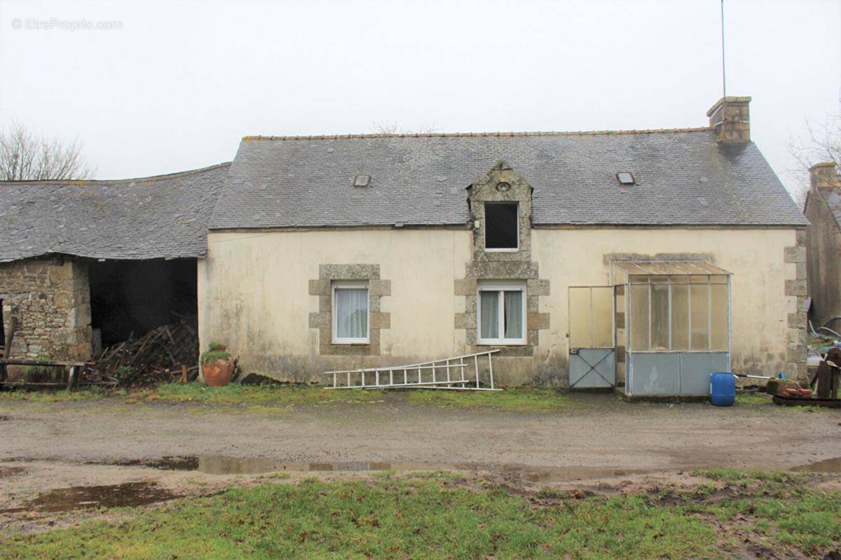 Maison à MALGUENAC