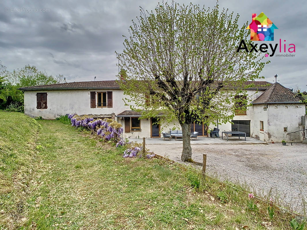 Maison à SAINT-ALBAN-LES-EAUX