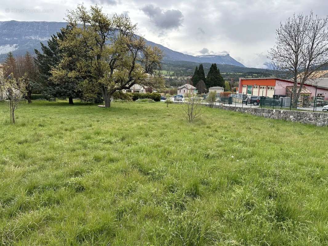 Terrain à SAINT-ANDRE-LES-ALPES