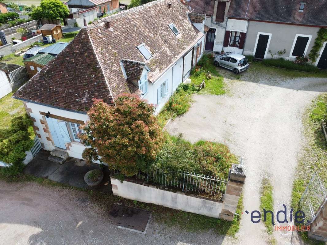 Maison à CHATEL-DE-NEUVRE