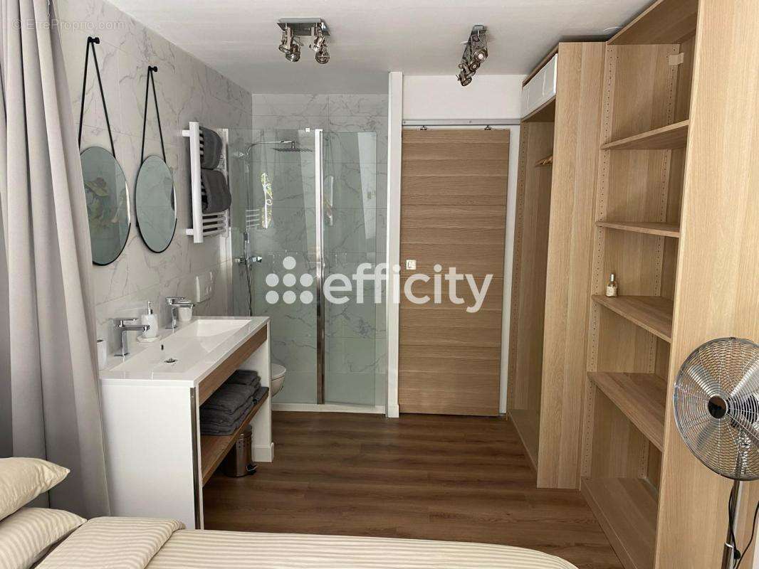 Appartement à GRIMAUD