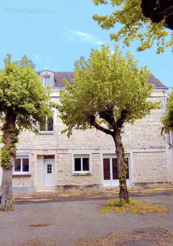 Maison à LESIGNY