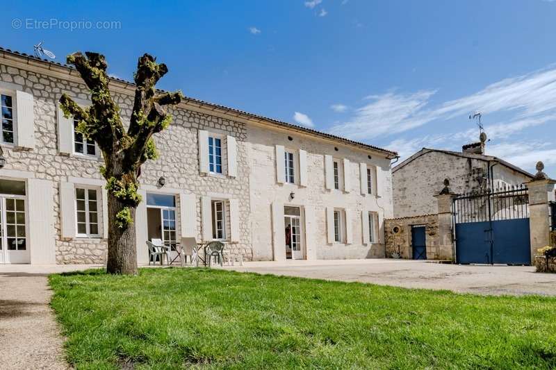 Maison à COGNAC