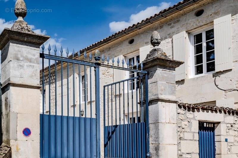 Maison à COGNAC