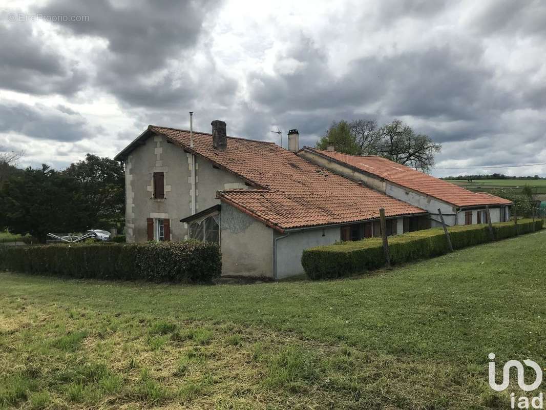 Photo 2 - Maison à CHALAIS