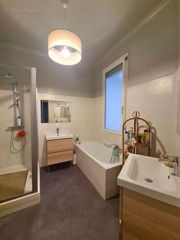 Appartement à MARSEILLE-5E