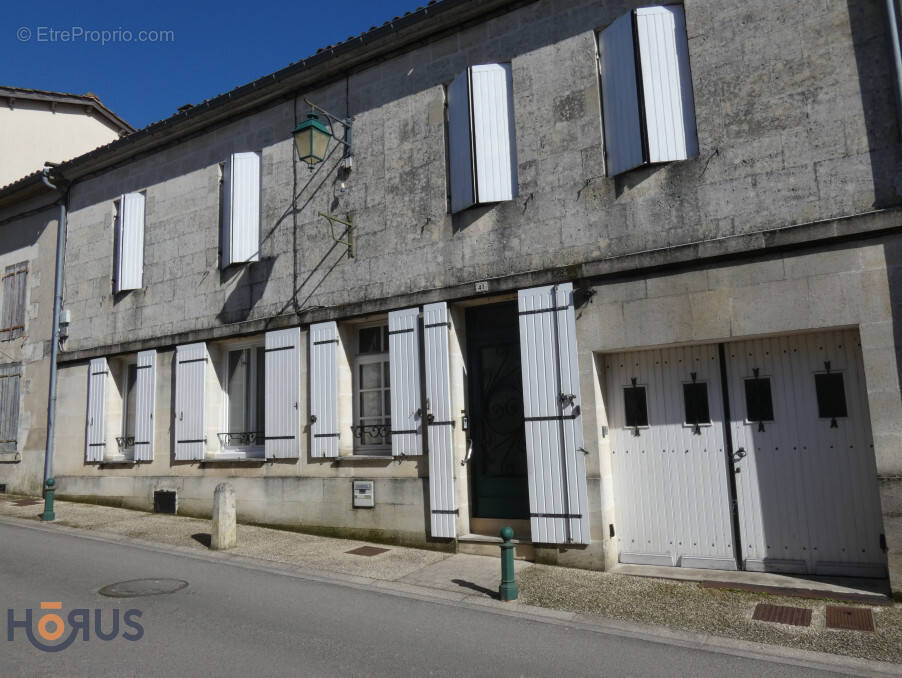 Maison à BAIGNES-SAINTE-RADEGONDE