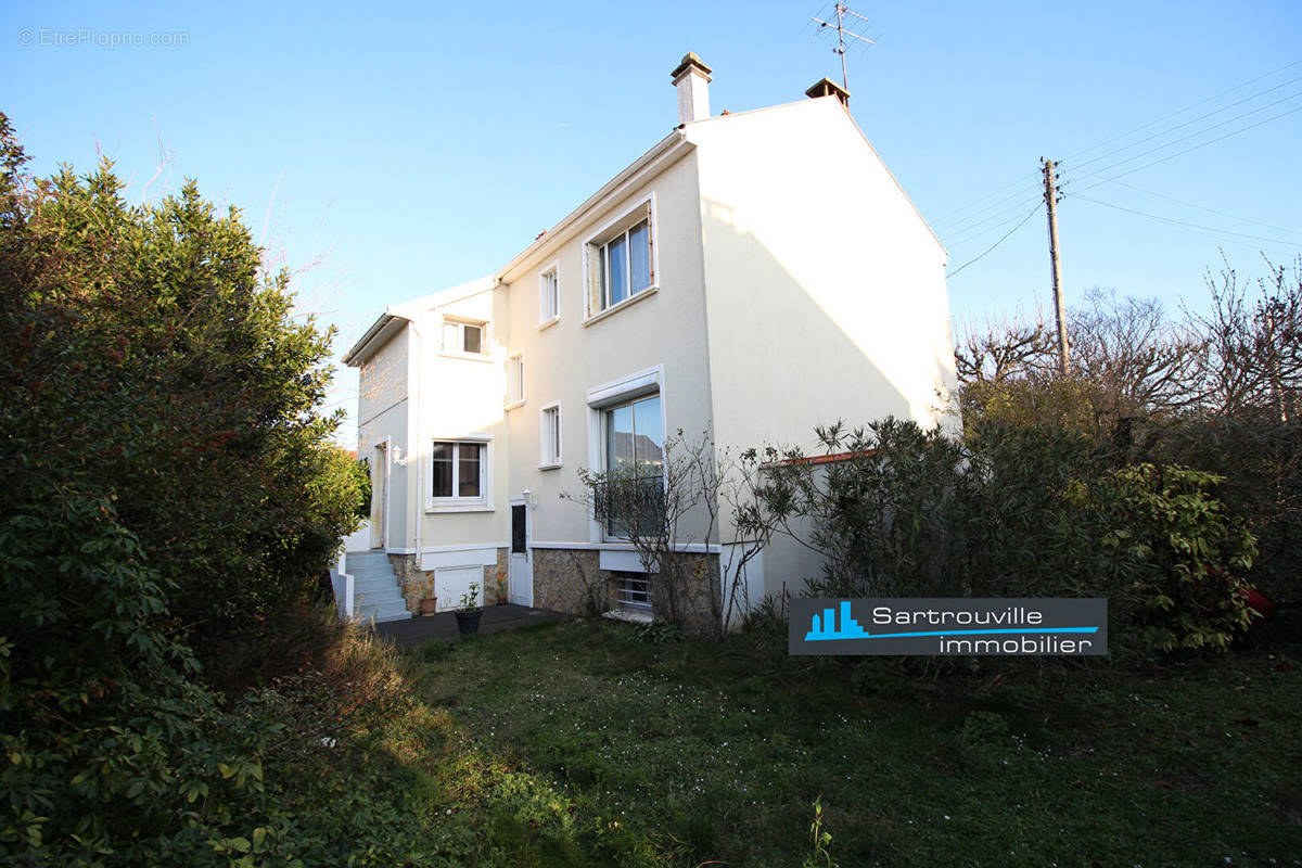 Maison à SARTROUVILLE