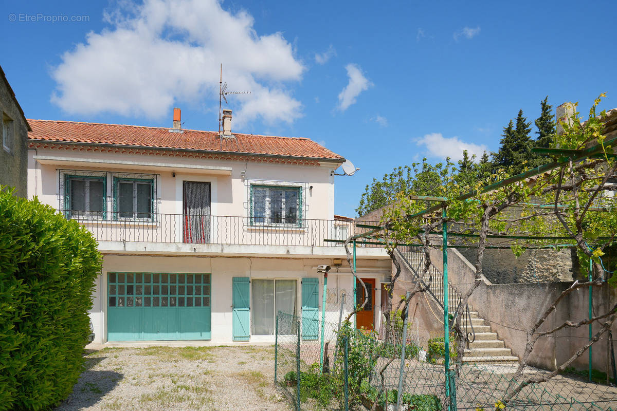 Maison à CAMARET-SUR-AIGUES