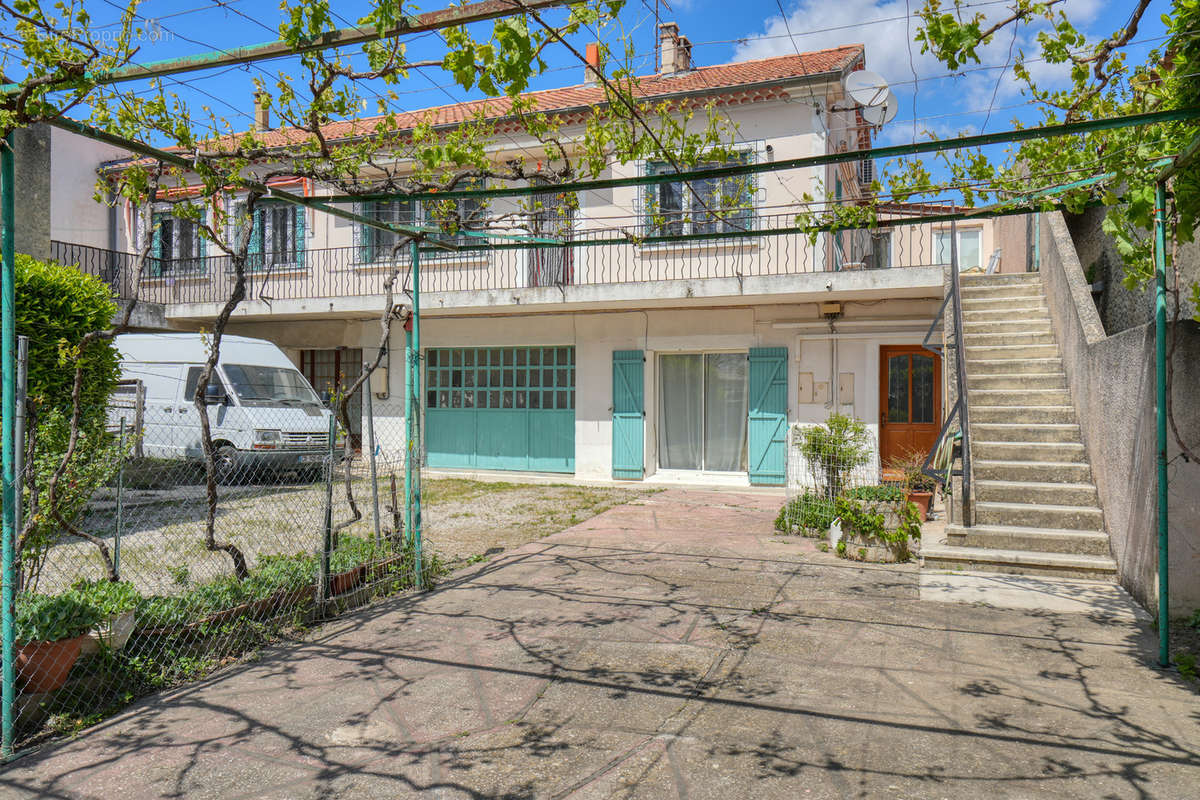 Maison à CAMARET-SUR-AIGUES