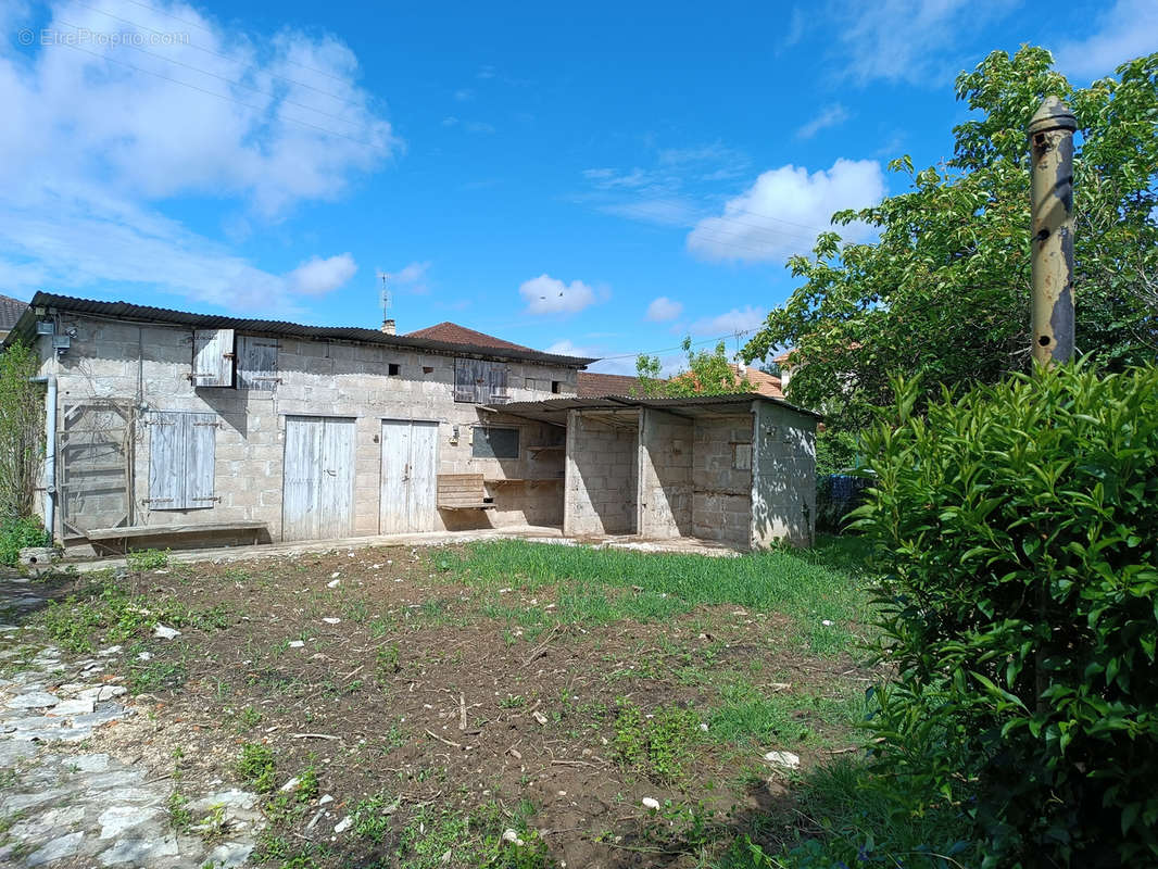 Maison à TERRASSON-LAVILLEDIEU