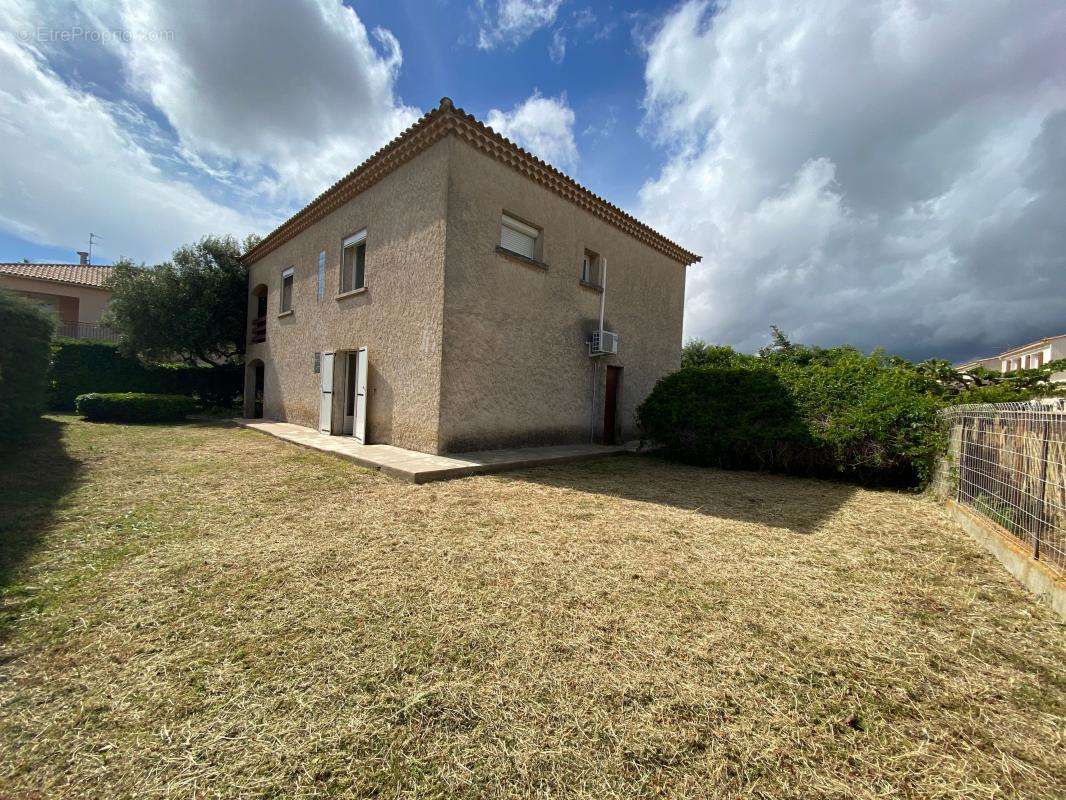 Maison à MAUGUIO