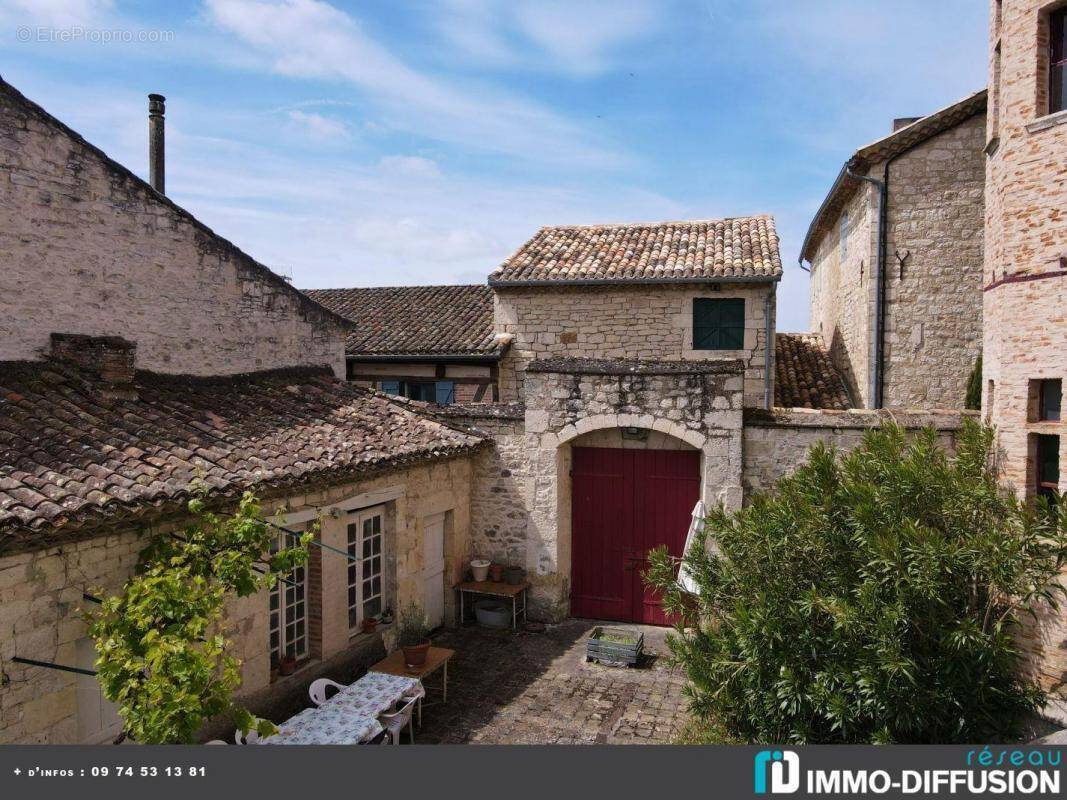 Maison à CASTELNAU-MONTRATIER