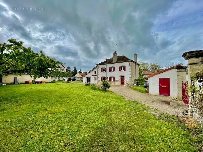 Maison à TOULON-SUR-ARROUX