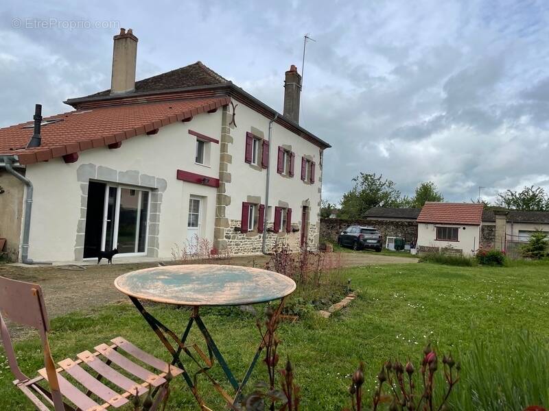 Maison à TOULON-SUR-ARROUX