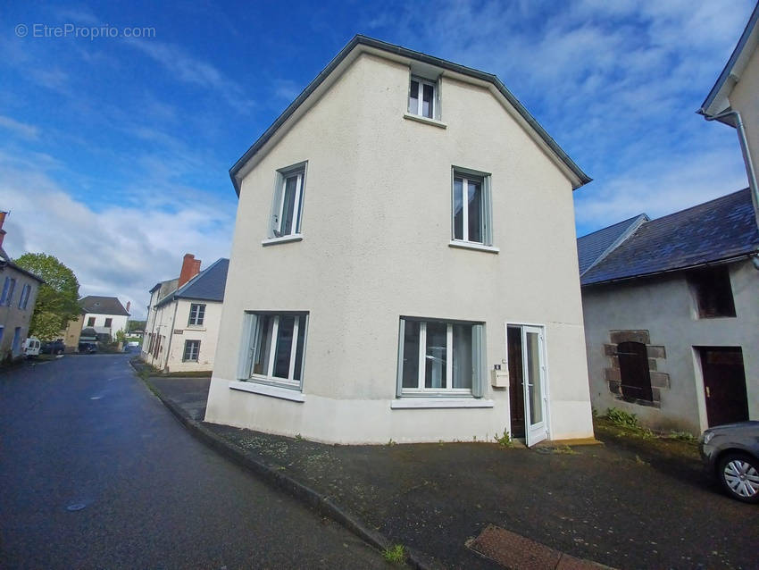 Maison à SAINT-GERVAIS-D&#039;AUVERGNE