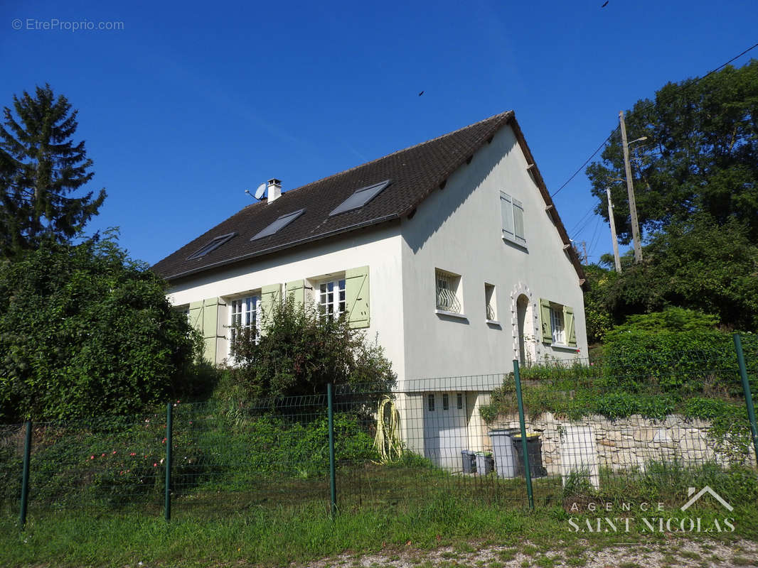 Maison à MEZY-SUR-SEINE