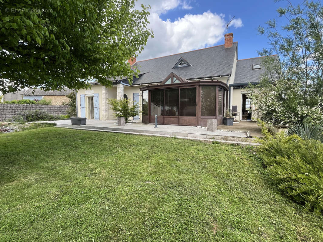 Maison à SAINT-LEGER-DE-MONTBRUN