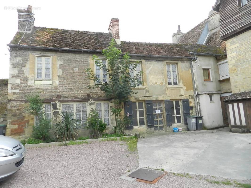 Maison à SAINT-PIERRE-SUR-DIVES