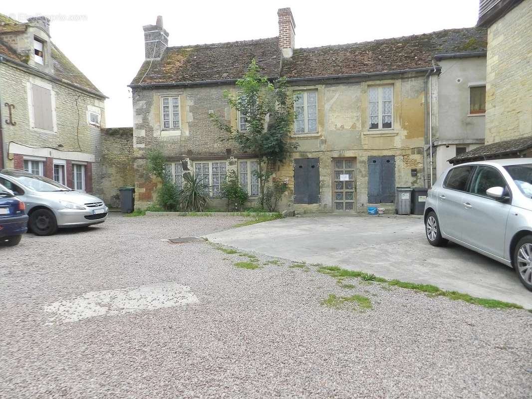 Maison à SAINT-PIERRE-SUR-DIVES