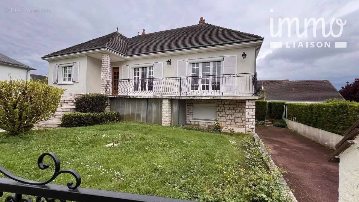 Maison à SAINT-SULPICE-DE-POMMERAY