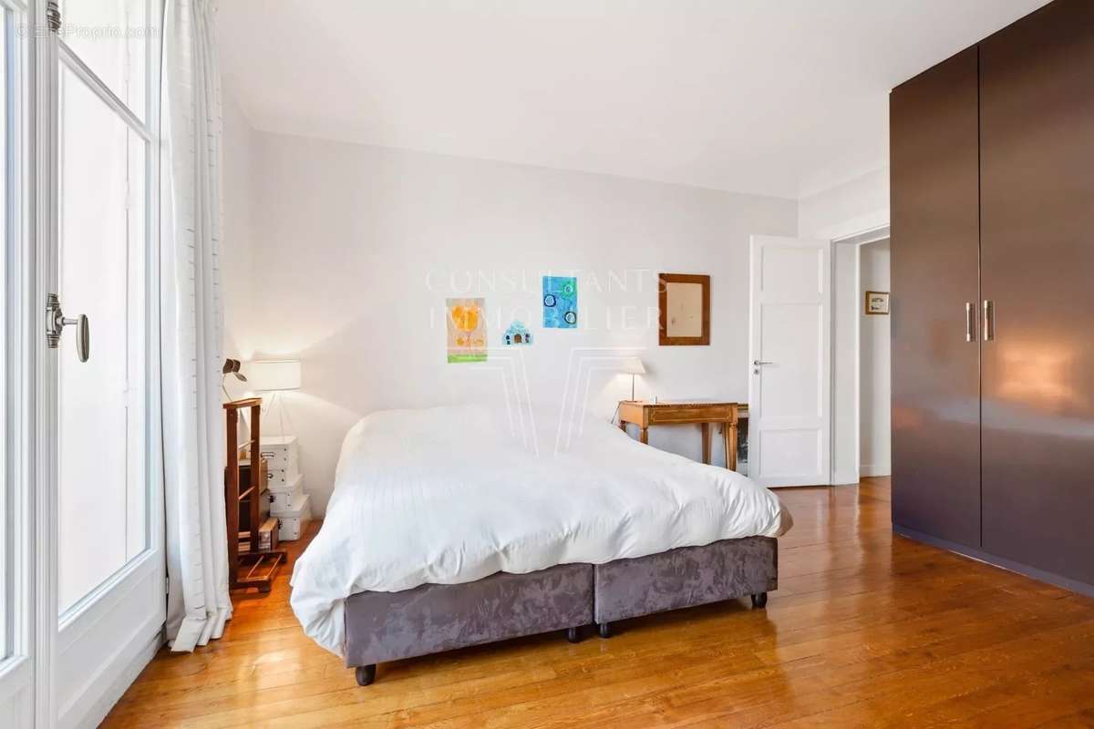 Appartement à NEUILLY-SUR-SEINE