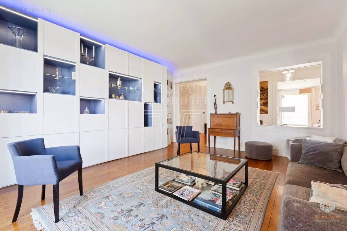 Appartement à NEUILLY-SUR-SEINE