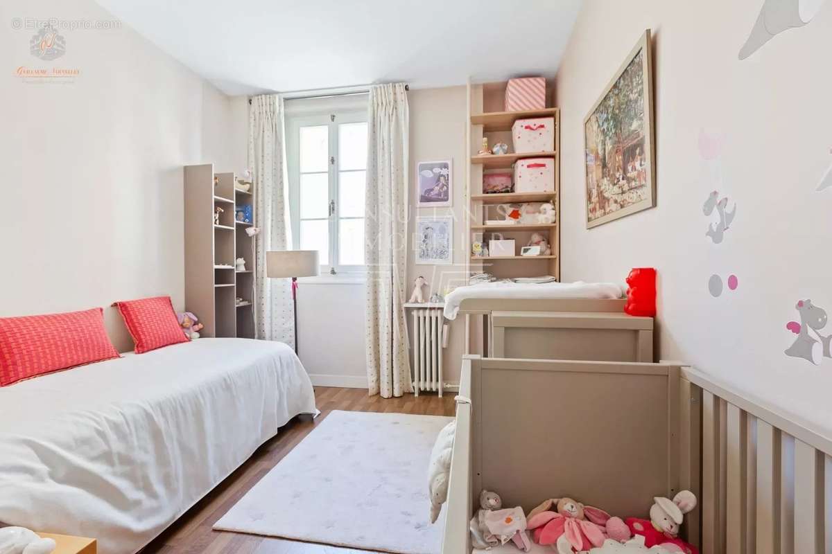 Appartement à NEUILLY-SUR-SEINE